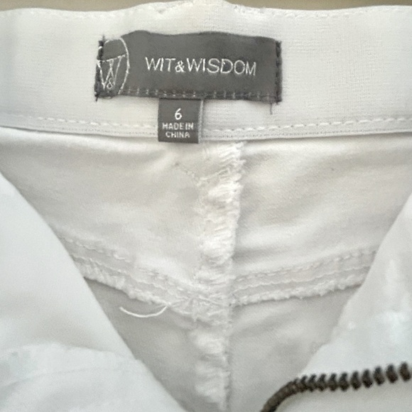 Wit & Wisdom ‘Ab'Solution Raw Hem High Waist Crop Slim Jeans. - Picture 7 of 15